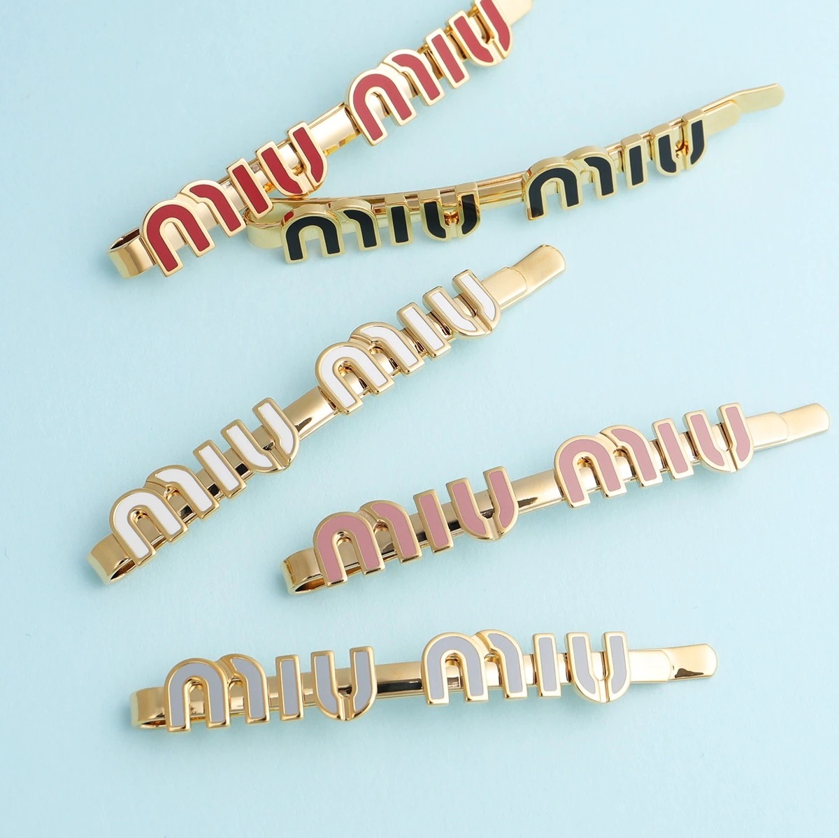 MIUMIU ミュウミュウ ヘアピン 5IF146 2F6T レディース エナメルメタル ロゴ ヘアアクセサリー ヘアクリップ カラー5色