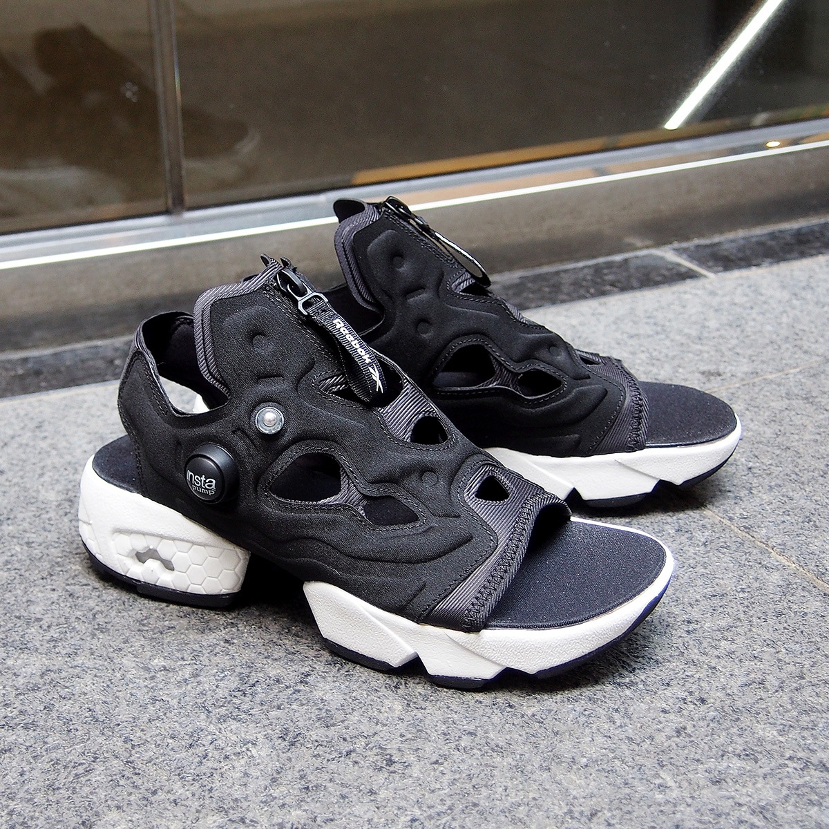 リーボック スニーカー レディース インスタポンプフューリー サンダル ジップ ブラック/ホワイト REEBOK INSTAPUMP FURY SANDAL ZIP BLACK/WHITE