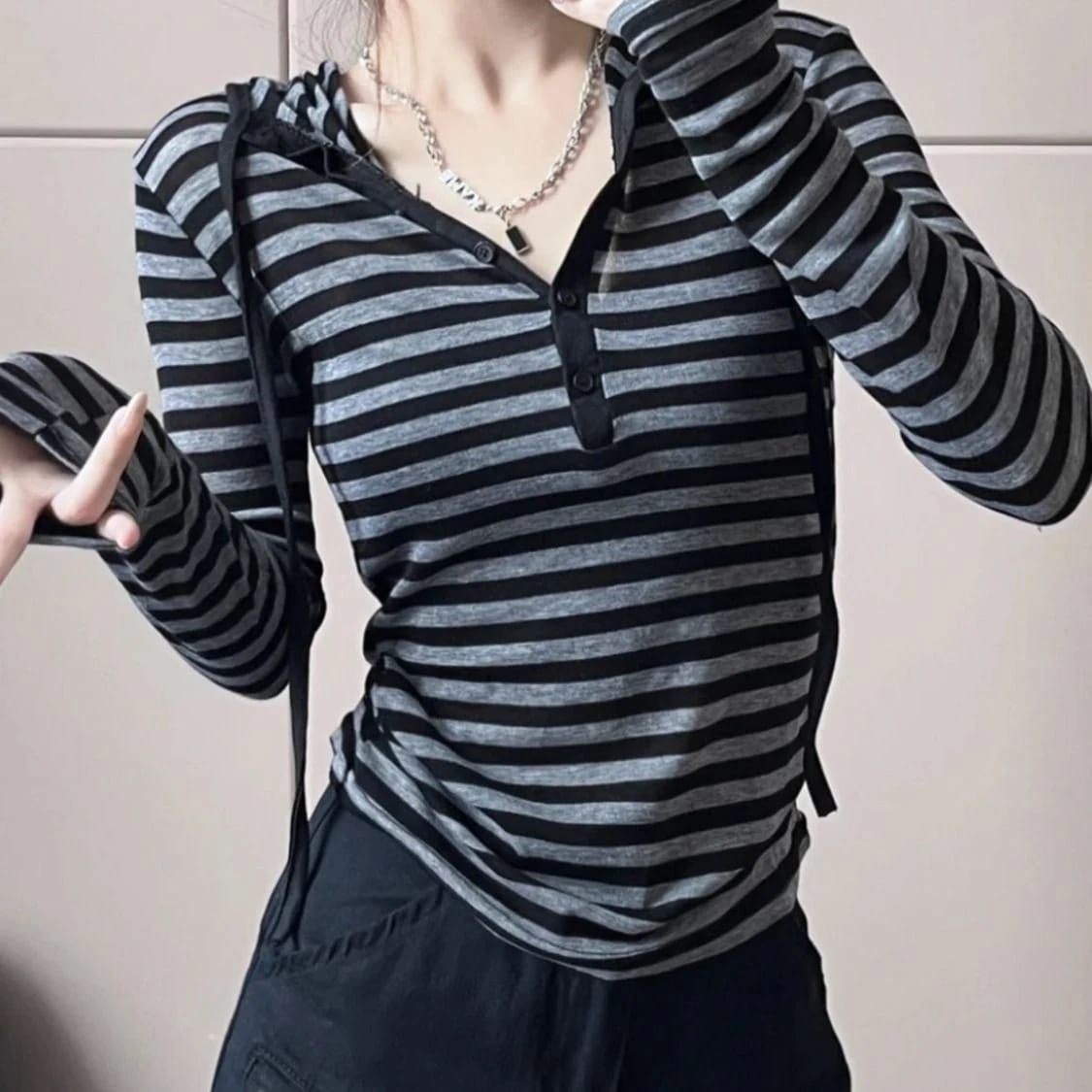 レディース レトロ ブラック&グレー ストライプ フーデッド 長袖Tシャツ