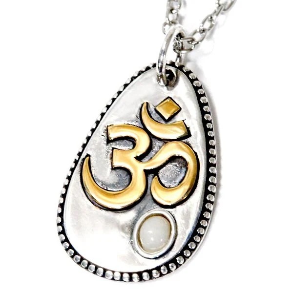 シルバー925 ペンダント ネックレス 天然石 レインボームーンストーン オーム 梵字 サンスクリット ゴールド プレート メンズ 6,560円