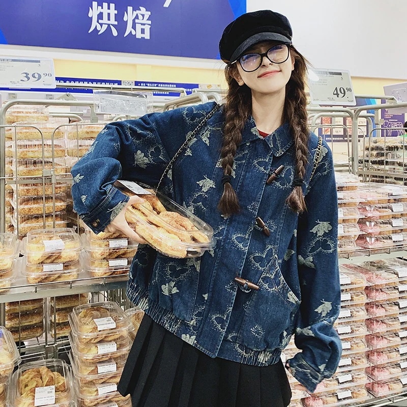 牛角バックル蝶印刷長袖デニムジャケット女性春と秋2024新しいカジュアル緩い薄い気質ジャケット