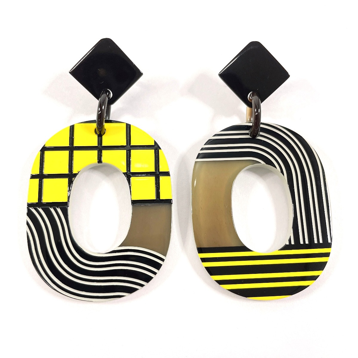 イスム ポップ チェック ピアス マルチカラー バッファローホーン レディース