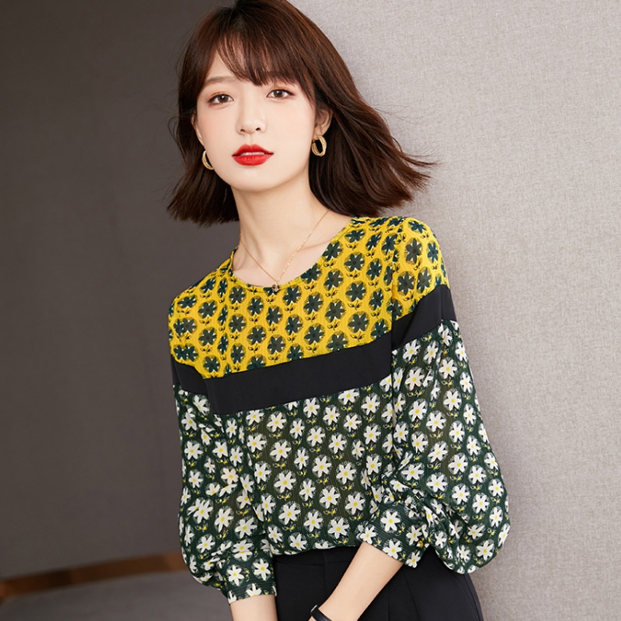 トップス シャツ シフォンシャツ シフォン 袖あり 長袖 ラウンドネック プルオーバー ストレート 透け感 かわいい 大人可愛い きれいめ シンプル 大人ガーリー 大人 上品 おしゃれ お洒落 レトロ