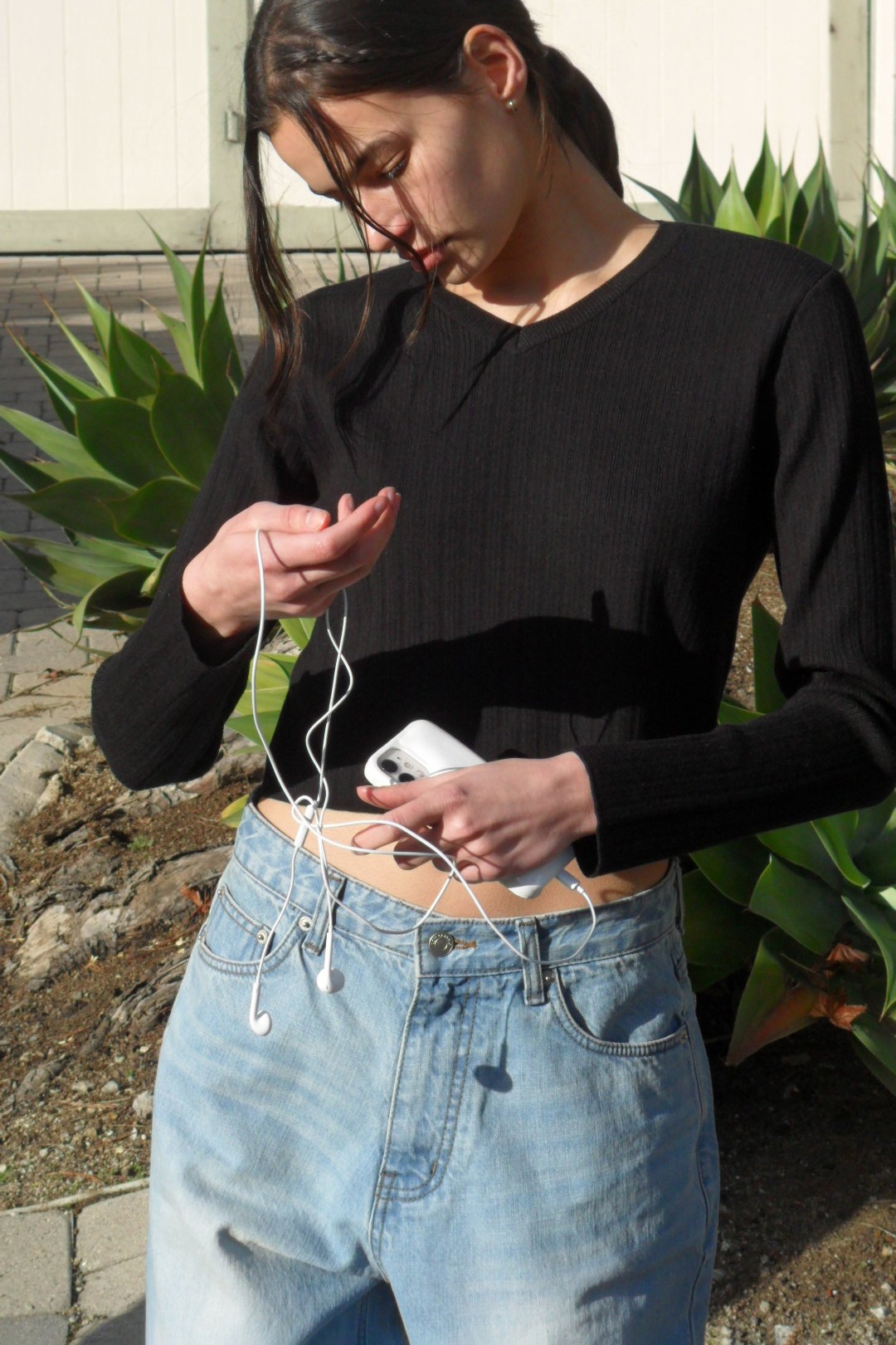 【LOW CLASSIC】 RIBBED V-NECK SWEATER : BLACK