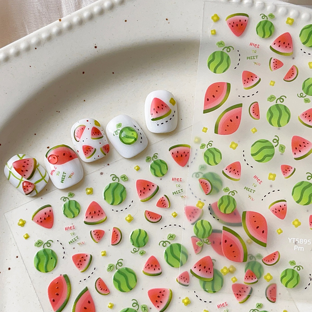 【1点ご購入 で10点プレゼントいたします】平面スイカネイルシール夏のかわいい甘いスイカの小さな目覚める飾りシール