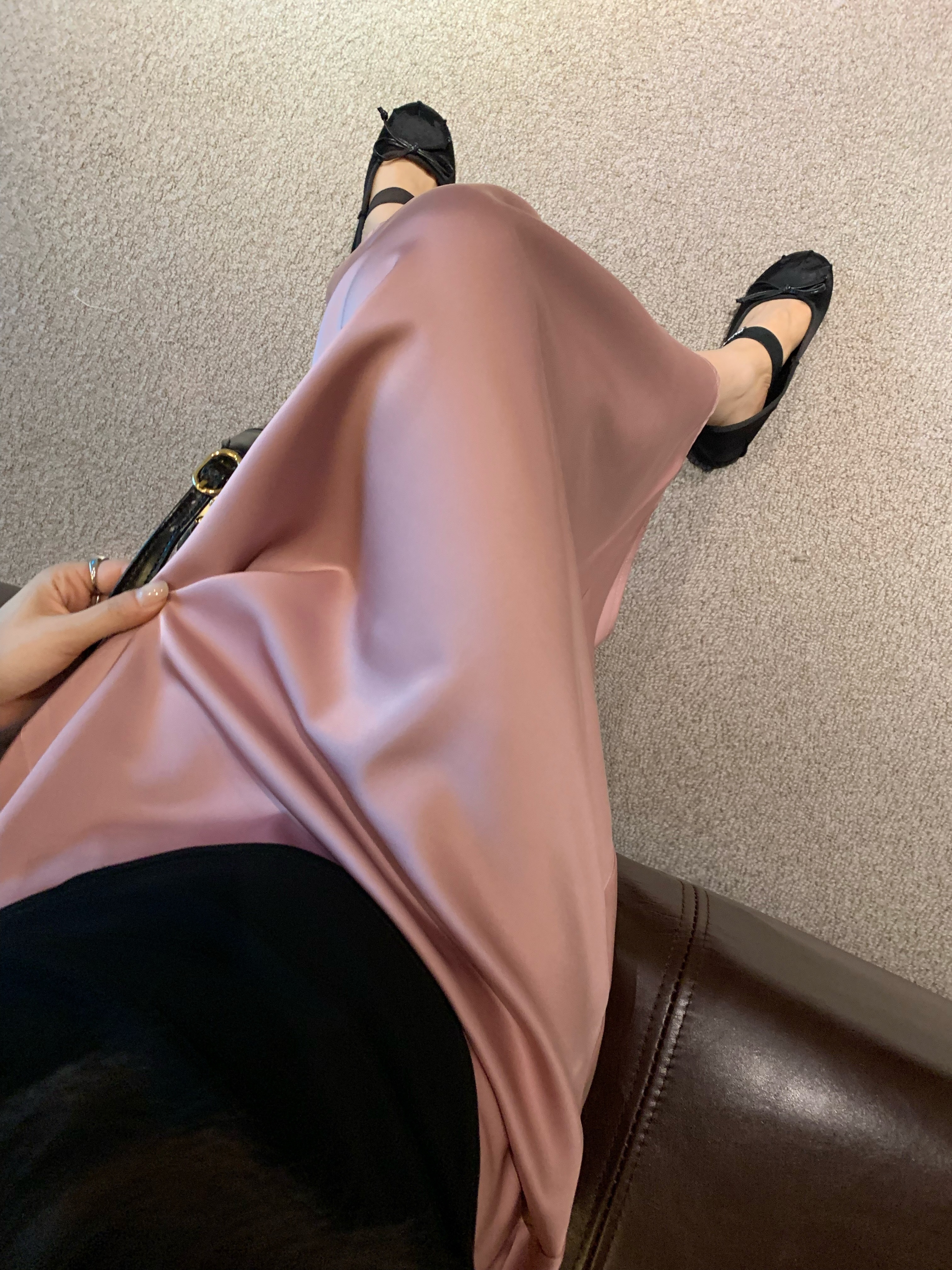 マキシスカート サテンのドレープ感のある半身スカートのピュアな感が着やせして見えるミディアム丈スカート脚魅せミニスカート9