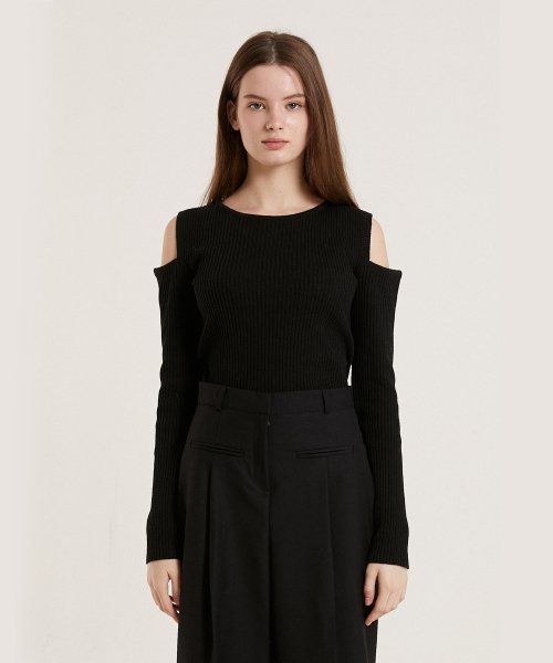 CUT OUT SHOULDER SWEATER_BLACK