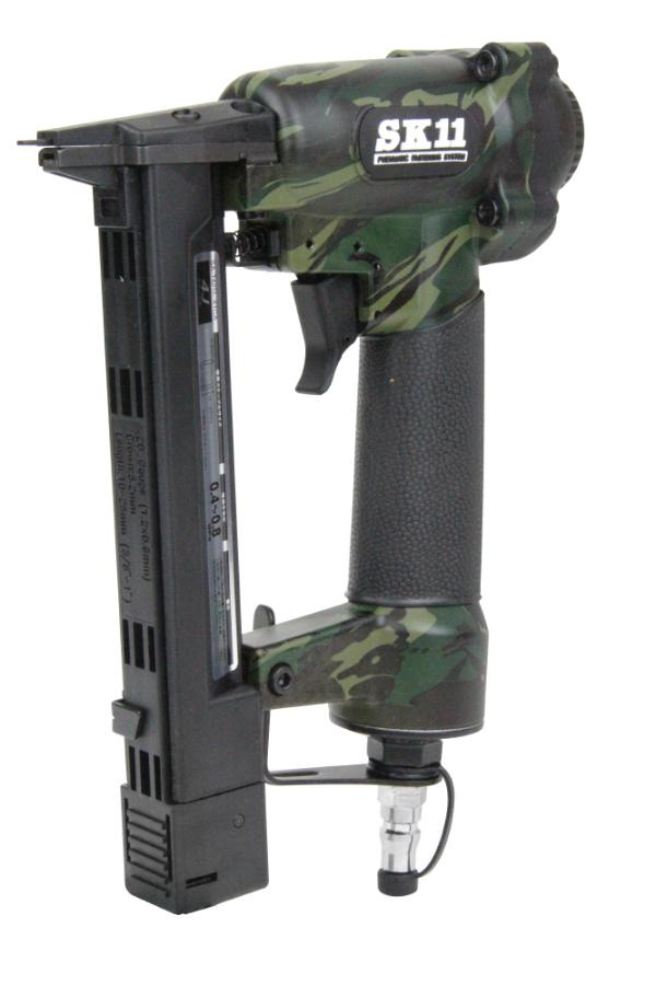 エアタッカー 迷彩 T425L SA-T425L-X1CA 空気圧0.4-0.8MPa ステープル装填100本 安全装置付