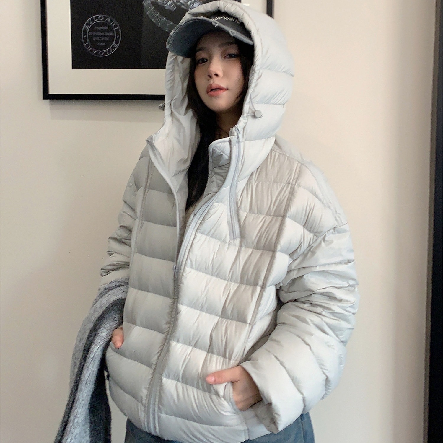 限定数量絶妙なショート丈＆ワイド 中綿ジャケット レディースダウン風パファージャケットミニマル 2026 冬 アウター 厚手暖かい防寒 軽いフード付きオーバーサイズシルエット韓国ファッションレトロスト