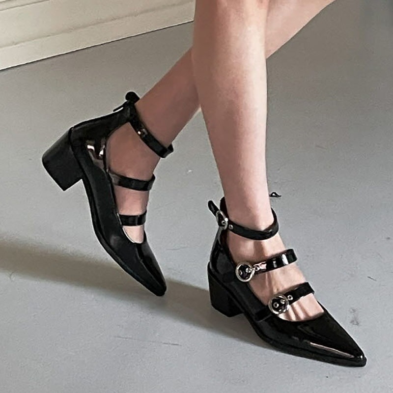 3color ユニークなバックル付きストラップ アンクルストラップ．足首ストラップ付き ポインテッドトゥ ６cmヒール バックファスナー付き ハイカットパンプス