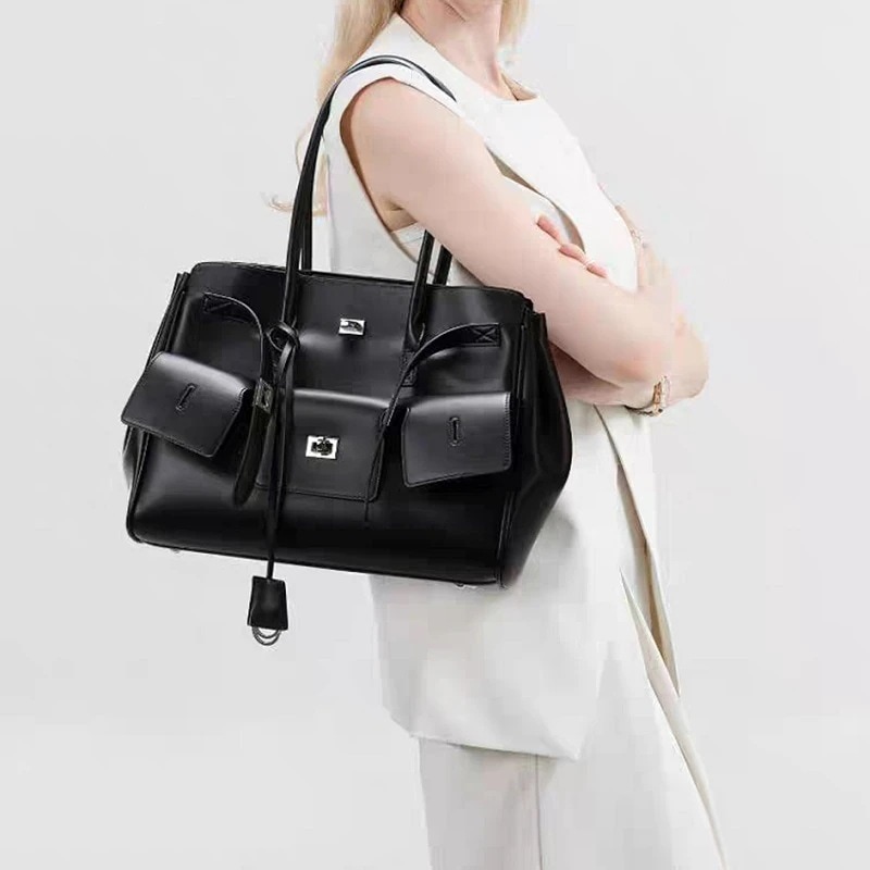 レデイースバッグ・カバントートバッグ2025秋新品超大容量A4合成皮レザー通勤OLビジネスブラック30%までに制限