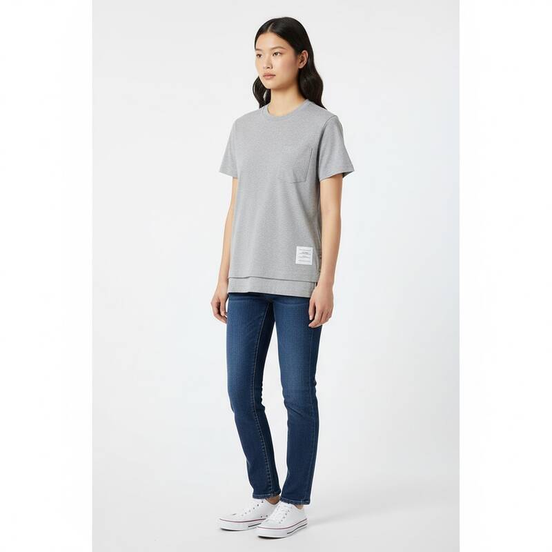 [ロロモダ] トムブラウン RWB タブ グレー コットン レディース Tシャツ / FJS123A-00042-055