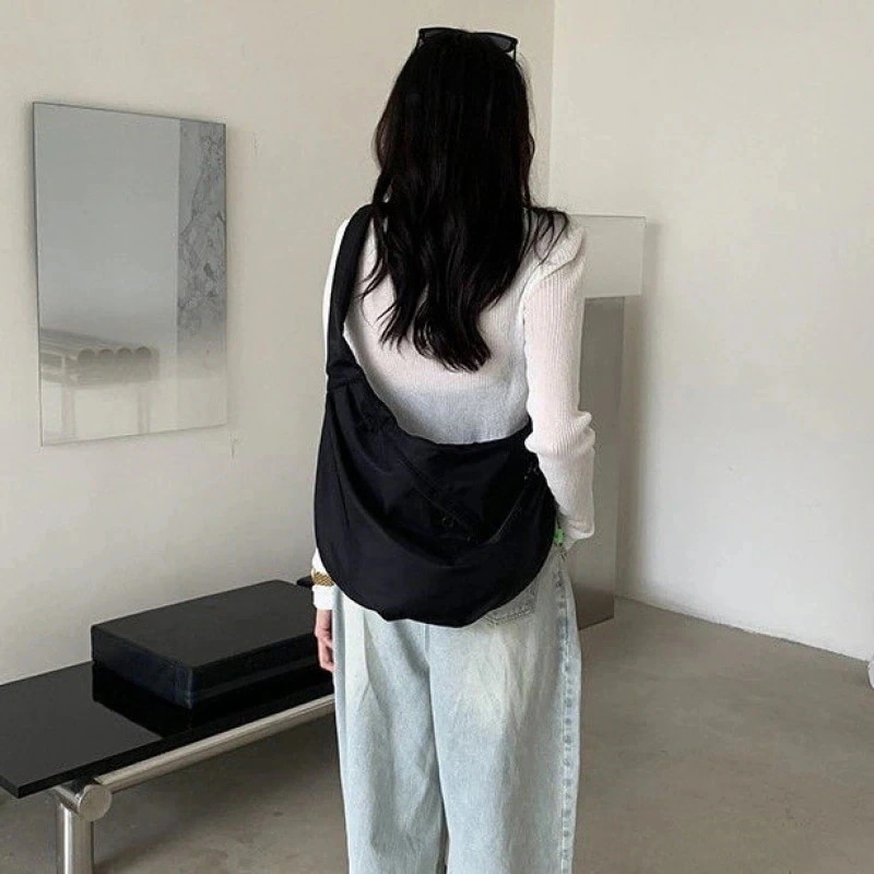 ショルダーバッグレディース日系潮ショルダーベルトオックスフォード大容量リュック黒大バッグ 6,550円