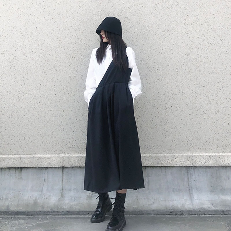 女性の春の新しいハーフショルダースリングドレスミドル丈の不規則な女性のドレスブラックシンプルで用途の広いルーズカジュアルスリングドレスラージサイズの無地のファッション女性のドレス