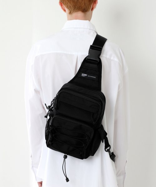 [限定販売/ UNISEX] CORDURA TECH SLING BAG (ALL BLACK) 韓国人気！関税が含ま韓国ファッション大人気 日本未入荷