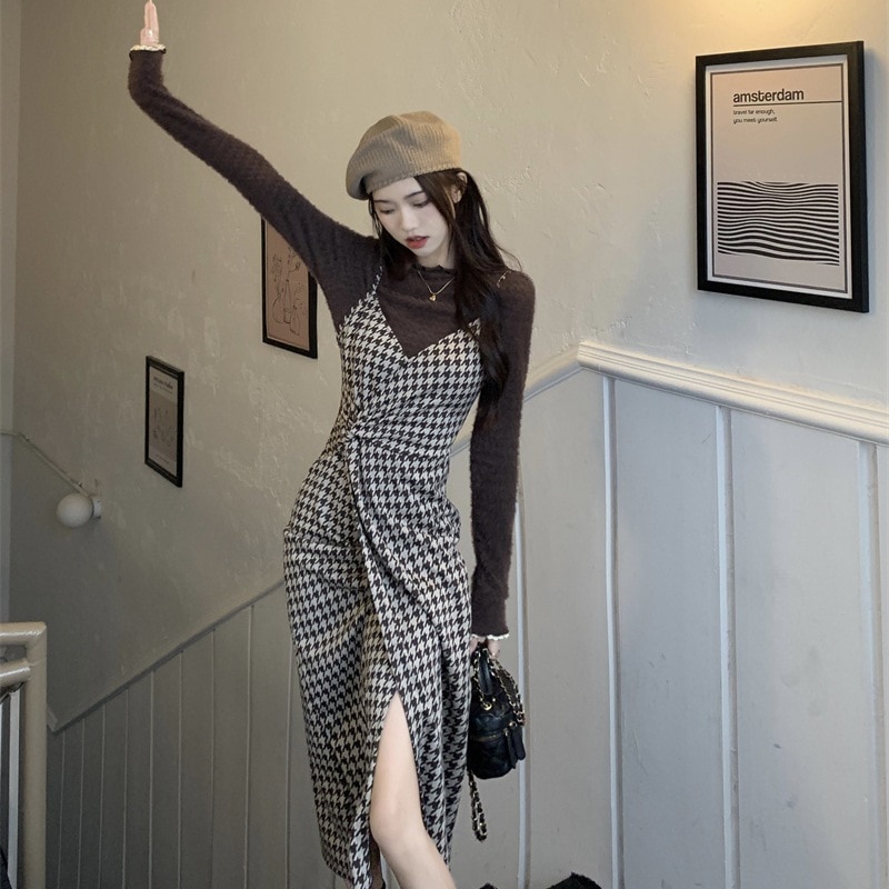 フレンチレトロチェック柄サスペンダードレスレディースウエスト痩身気質ボトミングシャツロングスカートスーツ2025年秋冬新スタイル