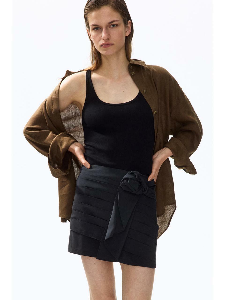 H&M アップリケミニスカートブラック 1351658001