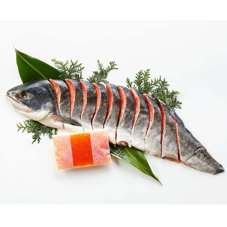 北海道産 新巻鮭＆いくら親子セット A (切身半身 700g いくら醤油漬 100g) 離島は配送不可 930101 お歳暮 お中元 お土産 ご進物 ギフト 贈り物に最適