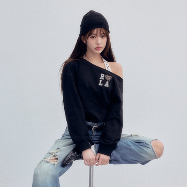 I LOVE ROLA OFF SHOULDER SWEATSHIRT BLACK