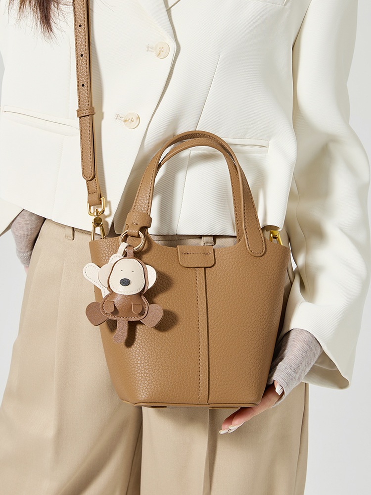 【本革】通勤バッグ/携帯バッグ/小銭入れ/斜めがけバッグ/トートバッグ/大容量/ショルダーバッグ/本革バッグ/ハンドバッグ/韓国風/旅行バッグ/小さめバッグ/福袋/ソフトレザー/バケットバッグ