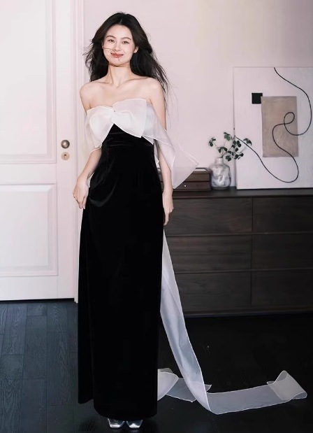 パーティードレス ブラック ビロード ふわふわリボン 揺らめく裾 演奏会/音楽会