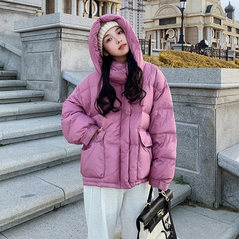 ラズベリーピンクのフード付きダウンジャケットの韓国版2024新しい緩い薄い年齢軽減肥厚ホワイトダックダウンジャケット