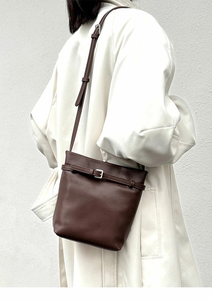 レディース ショルダーバッグ 斜めがけ レディースバッグ 牛革 肩掛け バッグ 本革 かばん 大人 軽い 上品 使いやすい 革 斜め掛け バッグ スクエア ミニ ショルダー バッグ 斜めがけ 肩掛け