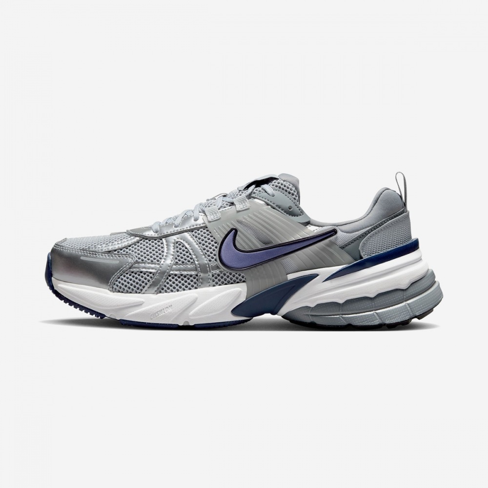 ナイキナイキ V2K ラン HJ4497-002