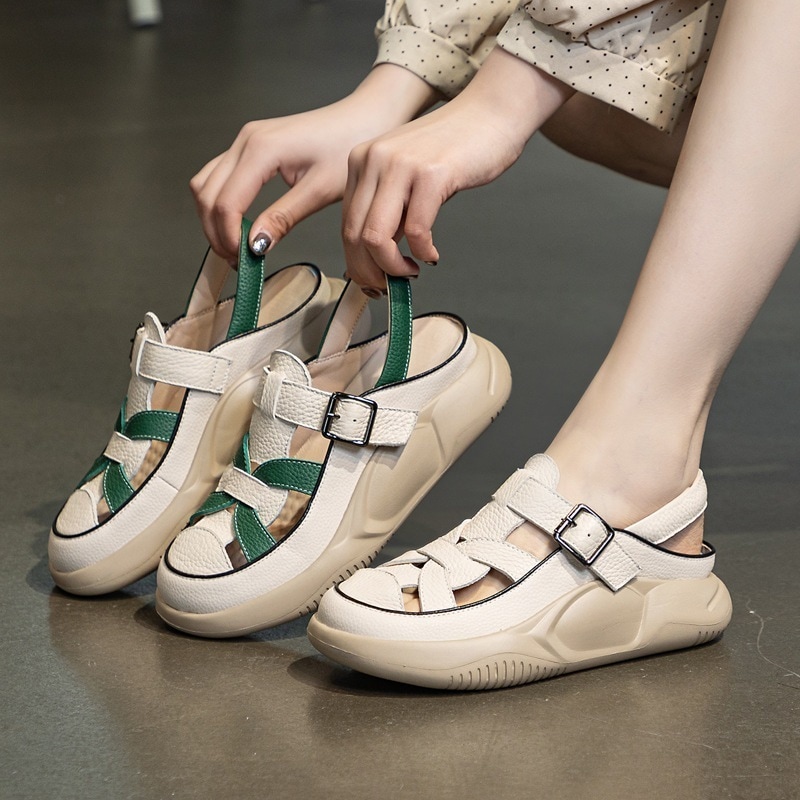 2024夏新作 サンダル レディース 夏 美脚 韓国 レザーサンダルレディース厚底カジュアルアウター透かし彫りの白シューズ 厚底サンダル スポーツ 通気 ビーチ フラットサンダル 歩きやすい