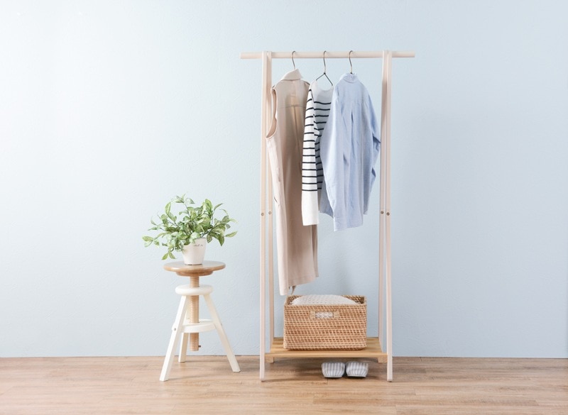 ハンガーラック 洋服掛け おしゃれ ナチュラルモダン 木製 棚付き 天然木パイン 衣類収納 頑丈 ワードローブ スリム 幅80cm