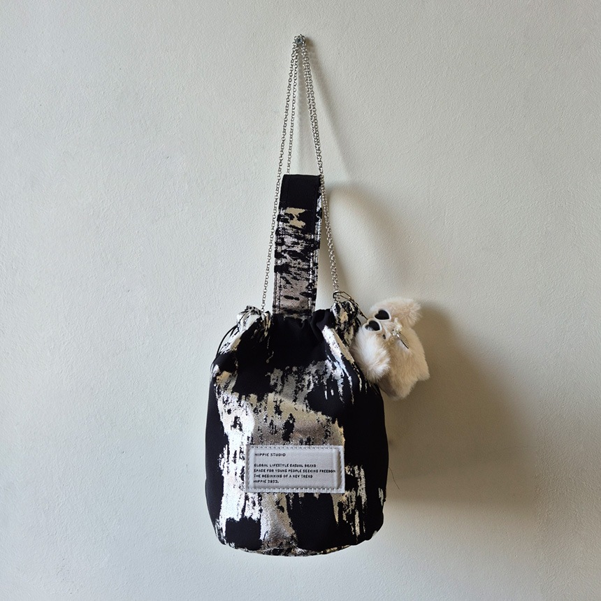 ELOY シルバー テクスチャー 巾着バッグ2WAY トート＆ショルダー・軽量光沢素材