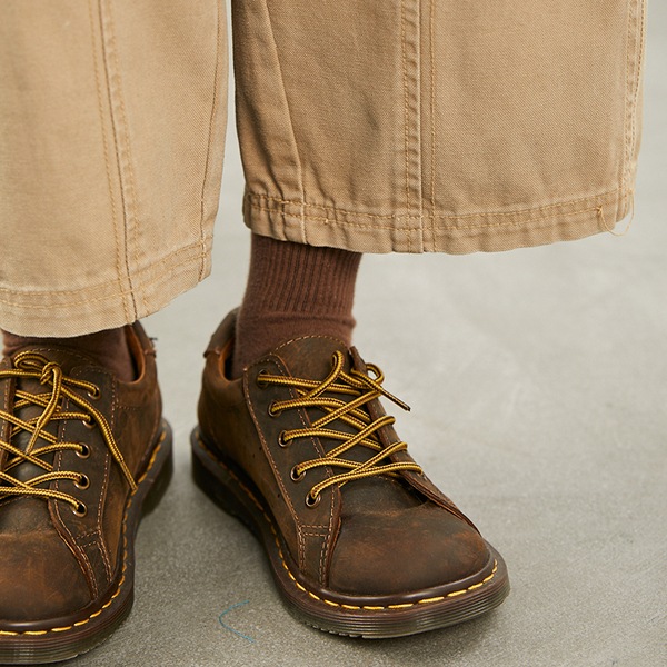 オリジナルデザインヴィンテージローカットマーティンシューズ女性のための日本の大きな革靴レトロシューズ