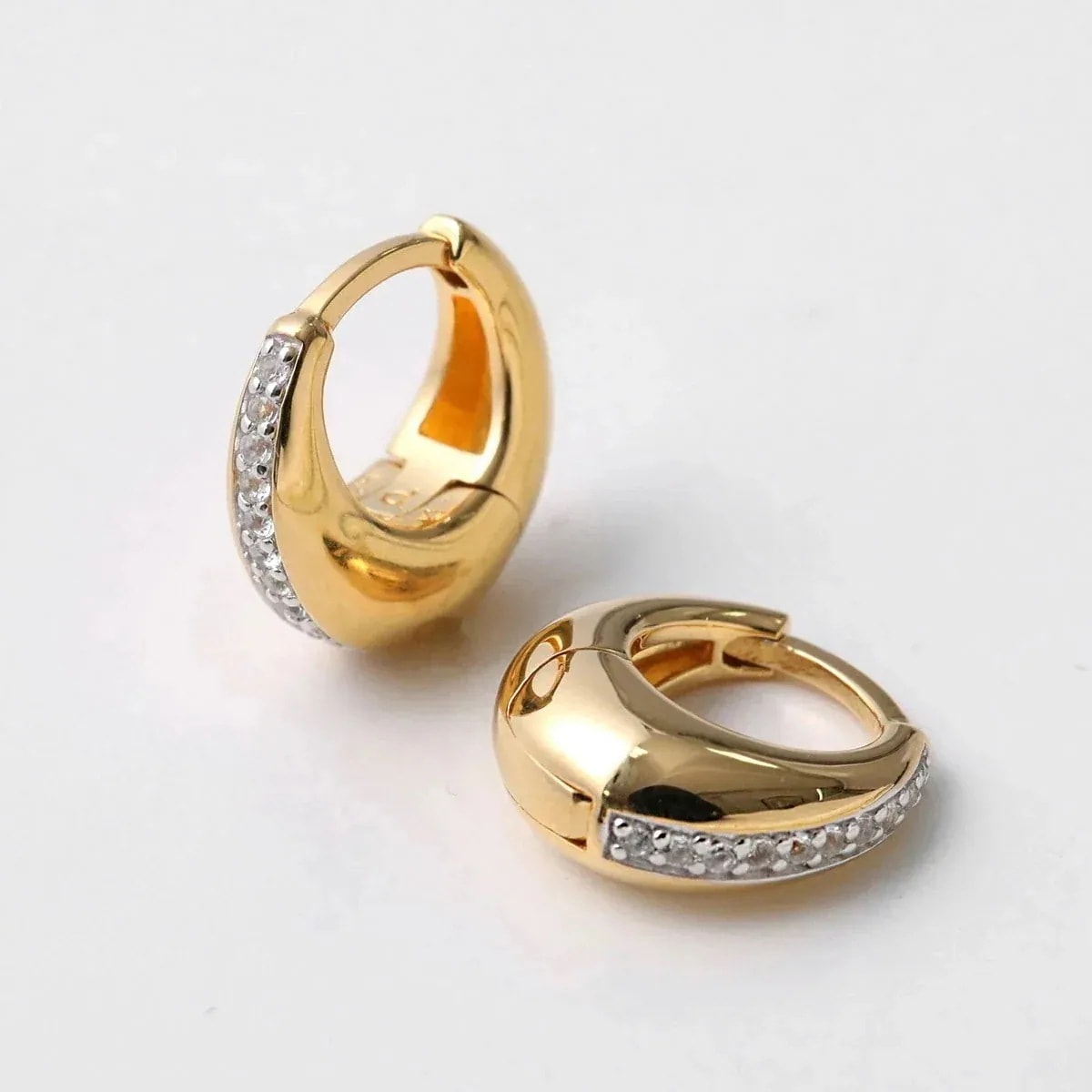 Otiumberg オティウムバーグ フープピアス Mini Graduated Hoops With White Topaz ミニ グラジュエイト OT002 【mega】