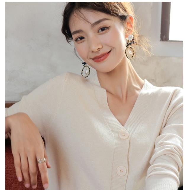 秋と冬の女性韓国語ニットV-ネックシャツ2022新しいルーズロングセーターアウタージャケット女性スタイル