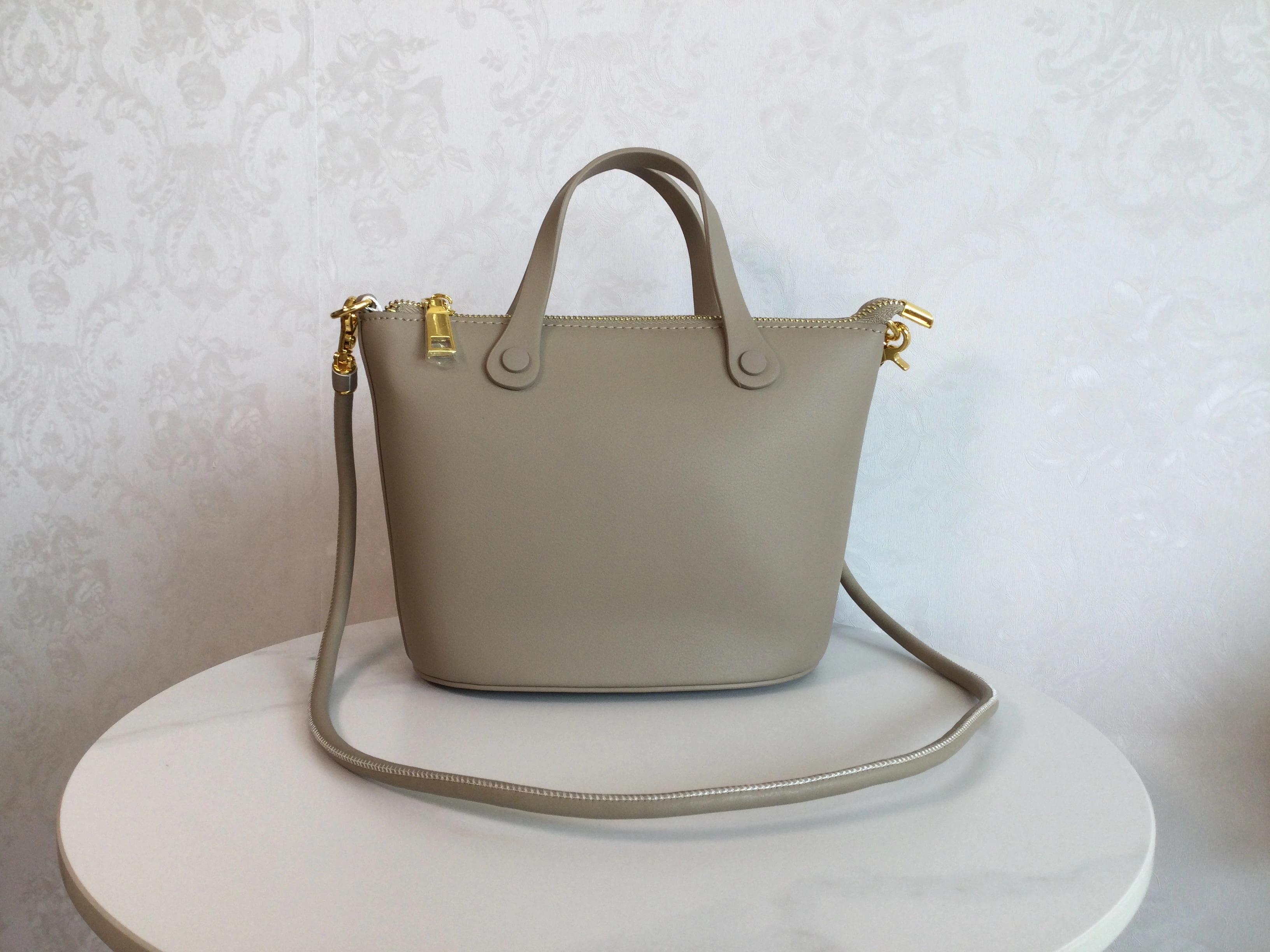 在庫セール　本革トートバッグ 　レディースバッグ　 ショルダーバッグ　お洒落なバッグ　韓国バッグ 大容量