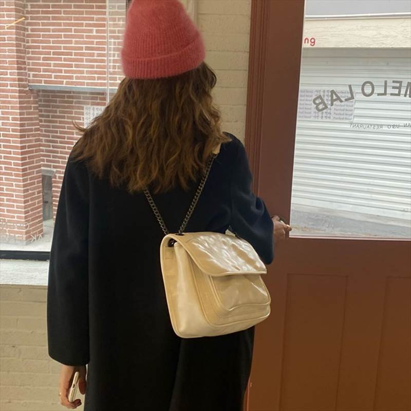 【急速出荷!】2色 ショルダーバッグ PU レザー 革 手提げ 斜めがけ バック カバン 鞄 高見え チェーン スクエア 横長 A4 キルティング風 クール パーティーバッグ レディース 通勤 通学