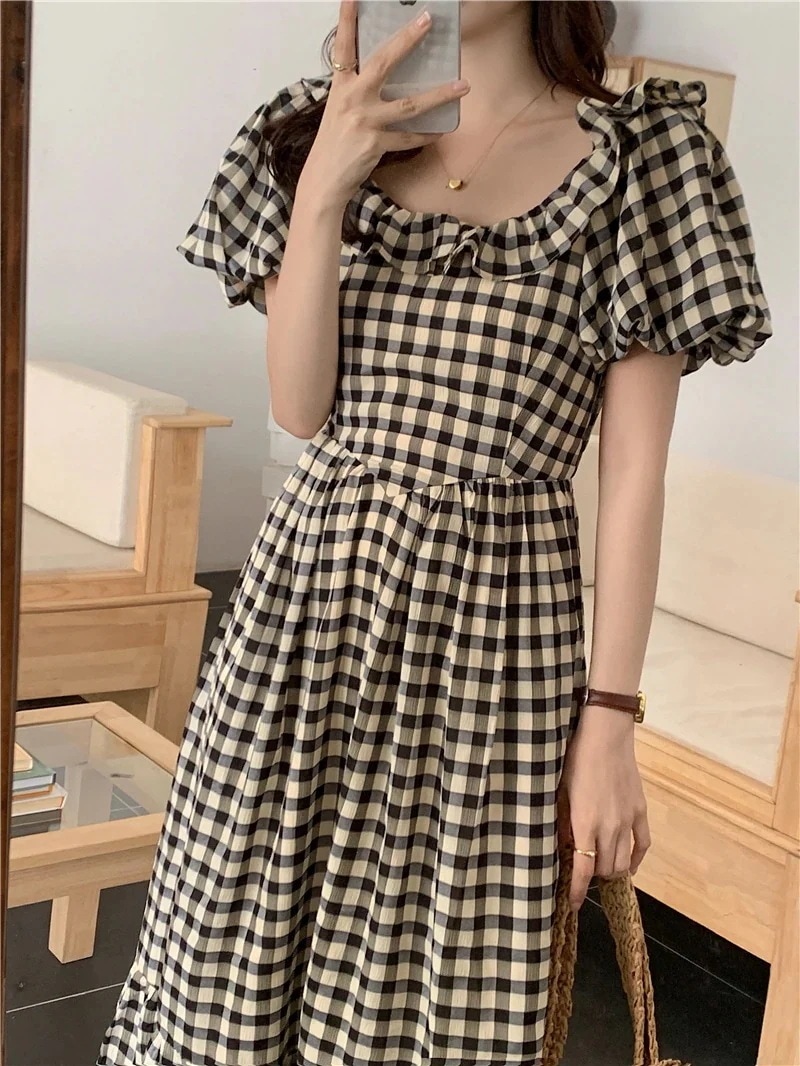 ラウンワンピース春 ギンガムチェック 夏 ワ ビーチツアー フレアワンピース 裾フレア ロングワンピース 半袖 ミモレ丈 パフスリーブ レディース ボリューム袖 水着 チェック柄 ロング丈 ワンピース