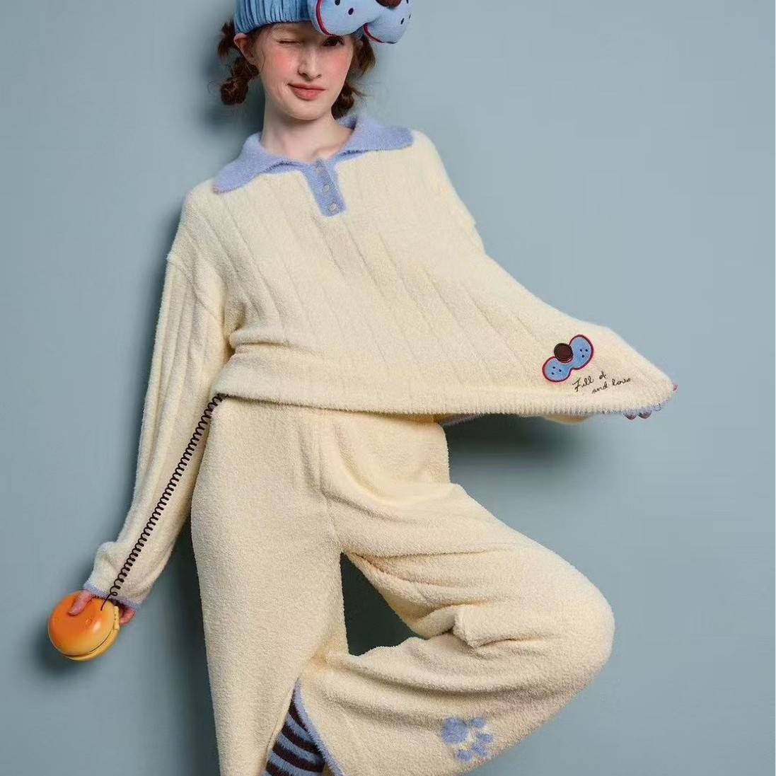 用のシンプルな女性用パジャマベルベットで厚く屋外でも着用できる暖かい家庭服セット