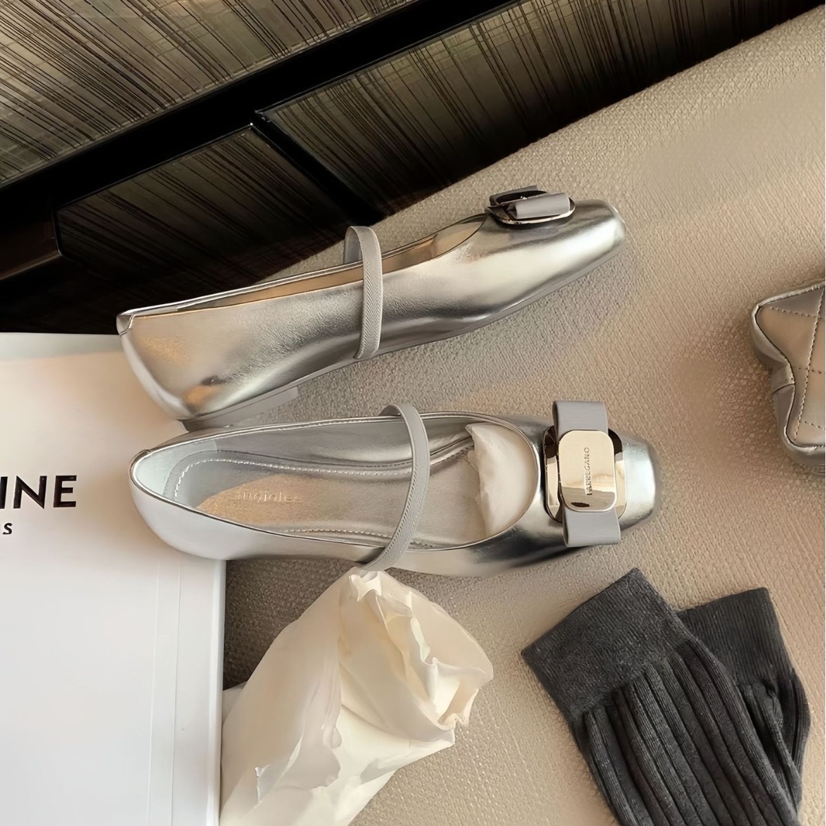 シープスキンバージョングレープママと同じスタイルのバレエスタイルメタルバックルフラットシューズストラップ付きグラニーシューズレディースメリージェーンシューズ