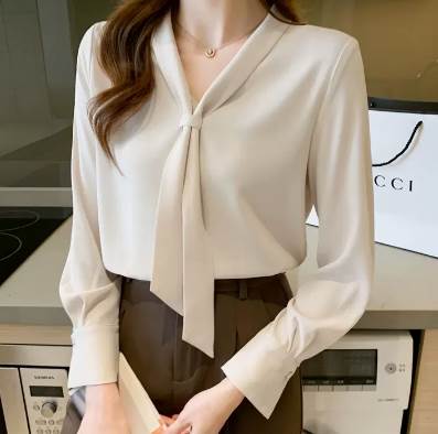 トップス ブラウス カットソー プルオーバー 袖あり 長袖 Vネック スリム ストレート リボン 大人可愛い きれいめ シンプル 上品 おしゃれ お洒落 大人女子 こなれ感 エレガント 存在感 フォー