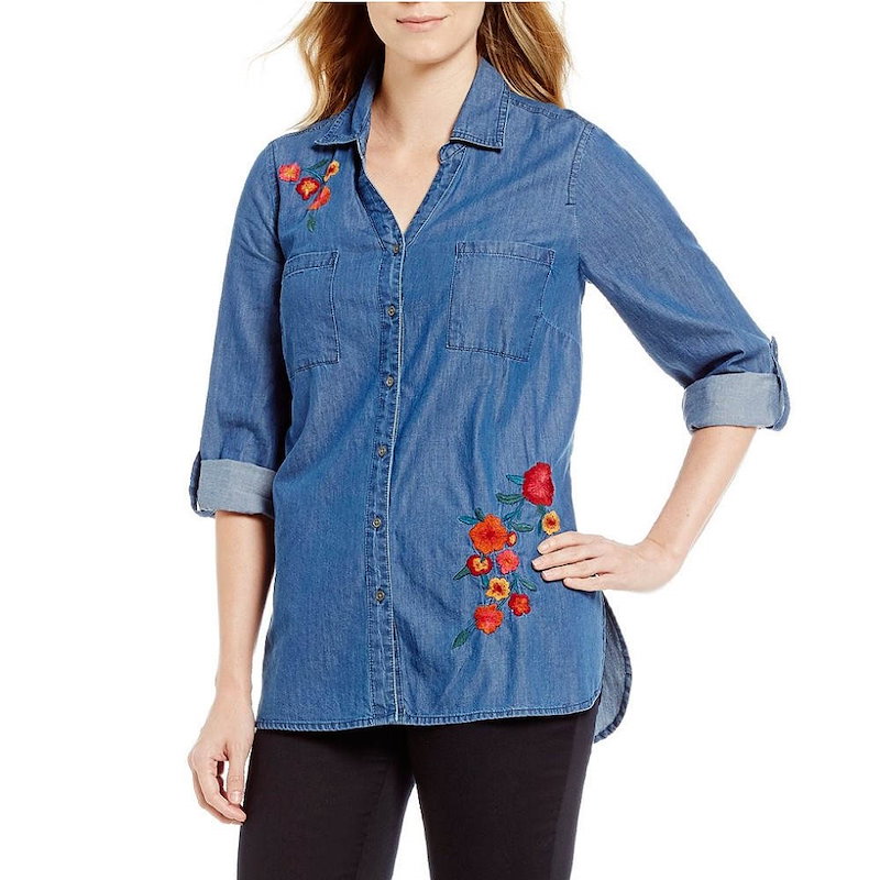 イントロ レディース トップス ブラウス・シャツ【Intro Petite Roll-Tab Sleeve Denim Floral Embroidered Button Front Shirt】Me イントロ レディース トップス ブラウス・シャツ【Intro Petite Roll-Tab Sleeve Denim Floral Embroidered Button Front Shirt】Me