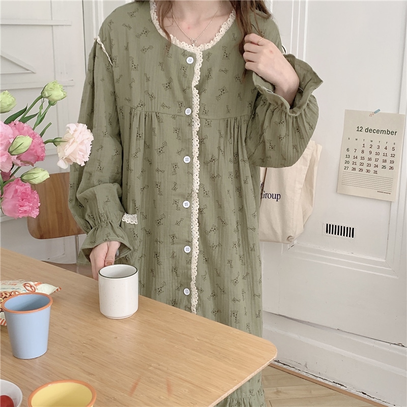 2カラー レディース ルームウェア 部屋着 パジャマ ワンピース スカート 長袖 襟無し フリル レース アニマル 総柄 ゆったり 楽ちん ブラウン グリーン 淡色 キュート ガーリー 女の子らしい