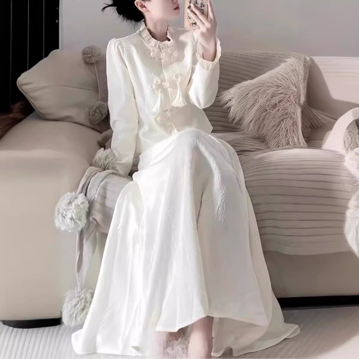 新しい風の国民風スーツ淑女の気質女性用の小さな香りボタントップとスカートの2点セット春と秋