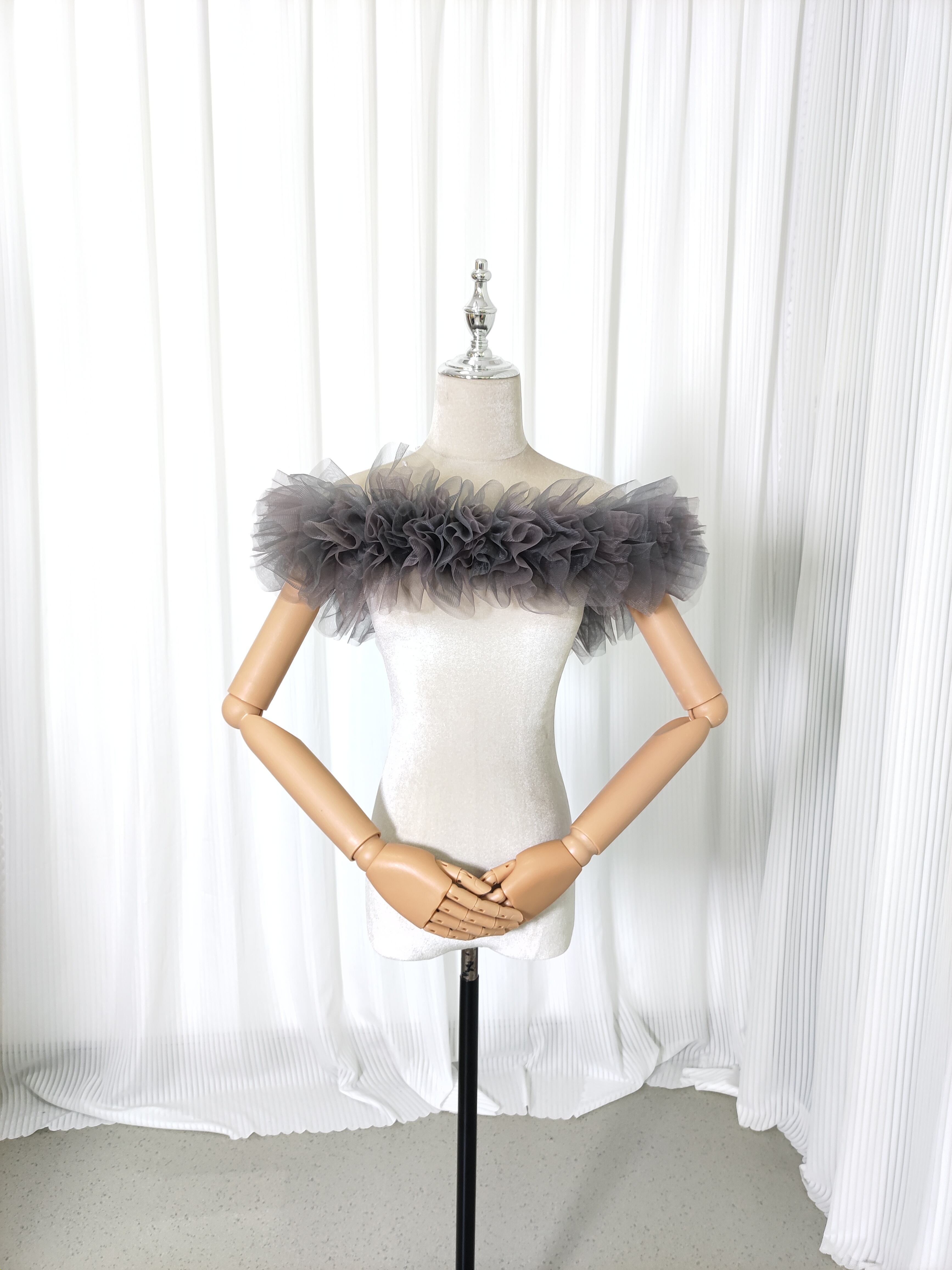 取り外しオフショルダー グレー ラッフルフリル 大人っぽい 花嫁 編み上げ 色直し