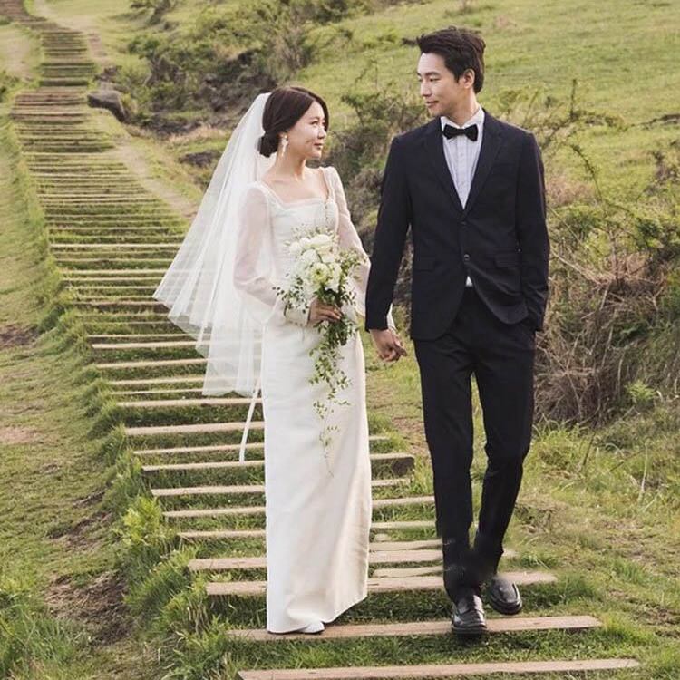 二次会ドレス ウェディングドレス 白 サテン 結婚式ドレス 長袖 パフスリーブ ホワイトドレス ロングドレス 二次会 海外挙式 撮影 ウェディング ドレス ロング 無地 オシャレ S M L XL