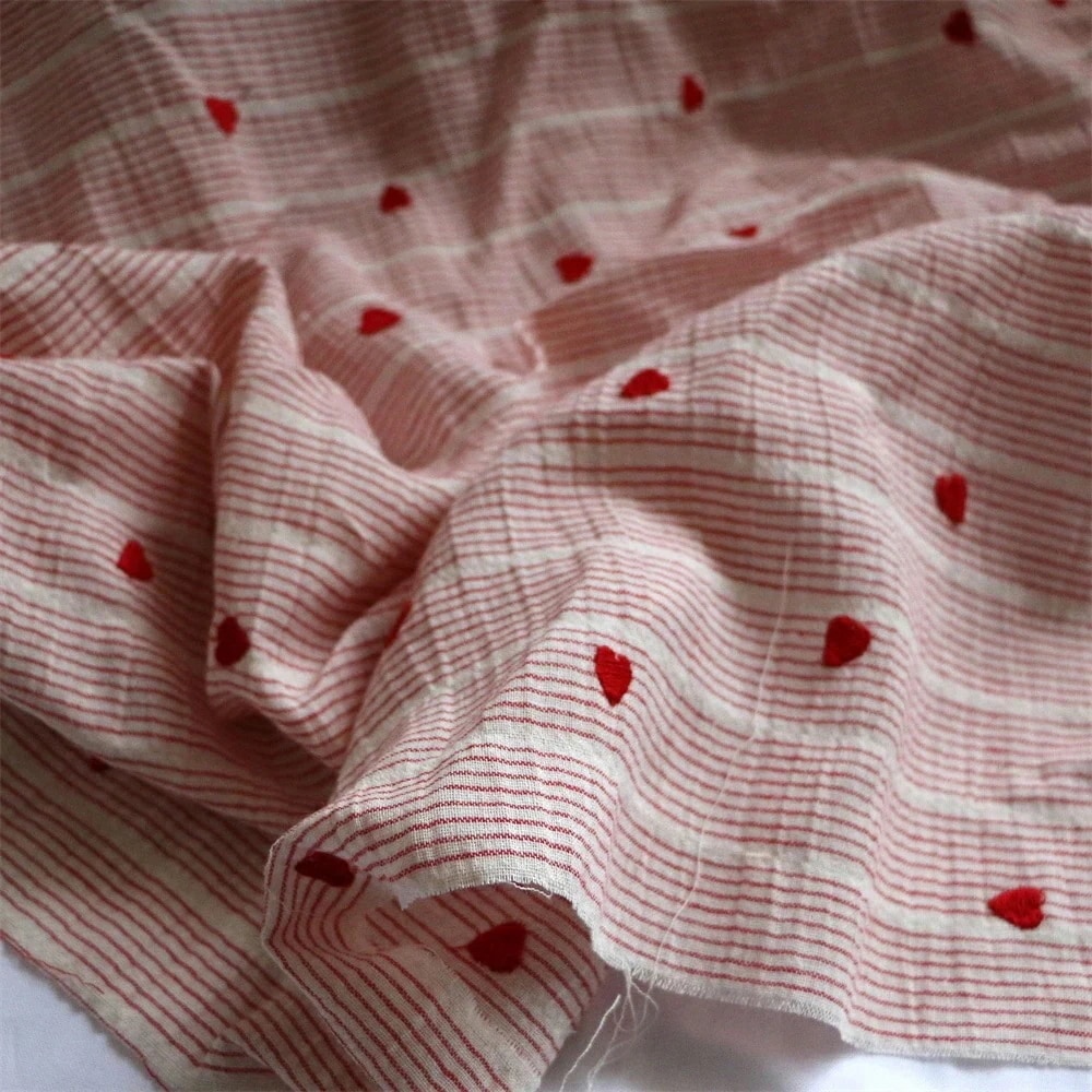 新作 125cm幅 90cm単位 生地 布 布地 きじ ぬの り生地 裁縫 用生地 綿布 ストライプ レッド 白 刺繍ハート柄 海外通販