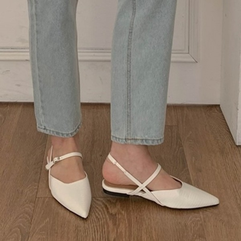 (ニナスパリ) スティレットスネークスキンストラップローファー 4,803円