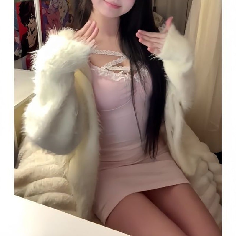 純粋で魅惑的なスタイルのレディース秋冬ツーピースセット: レースの縁取りが付いたふわふわのニットカーディガンサスペンダースカートヒップにぴったりフィットするデザイン