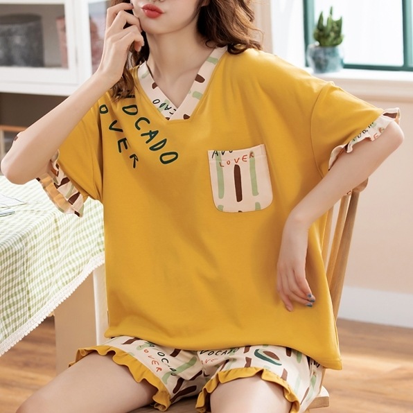 パジャマ ナイトウエア セットアップ 上下セット 半袖 Vネック プルオーバー ミディアム丈 ショートパンツ フリル 胸ポケット ウエストゴム ルームウエア 部屋着 可愛い かわいい 大人可愛い