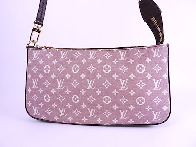 Qoo10] Louis Vuitton ルイヴィトン ポシェット アクセソワール